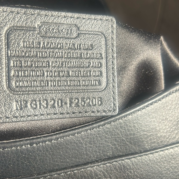 This is a GREAT BAG!!! Best COACH CROSSBODY BAG. Great CONDITION and GREAT PRICE - Picture 9 of 12